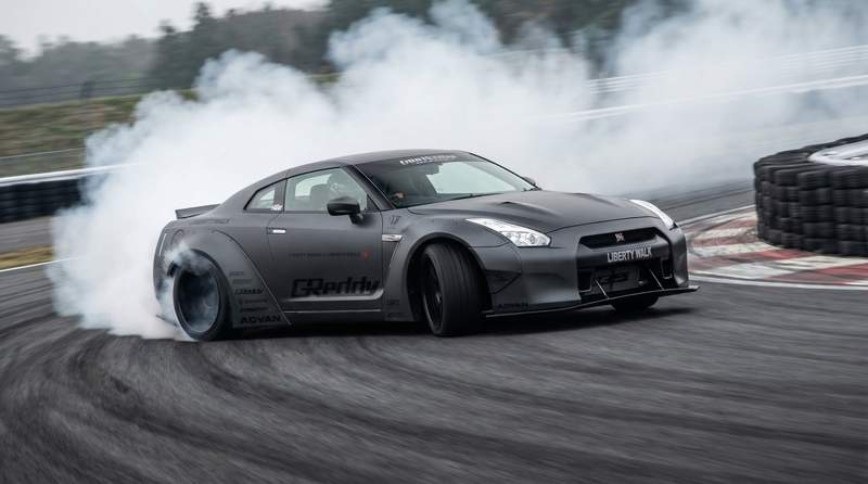 麻豆视频GTR跑车视频